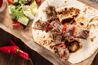 kebap soslu dana, yakın çekim