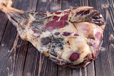 Füme domuz bacak, yakın