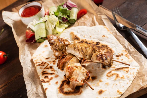 Kebab Pollo Con Ensalada Primer Plano — Foto de Stock