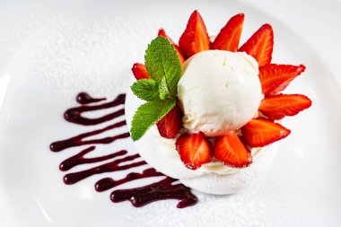 çilek, kremayla kapatalım