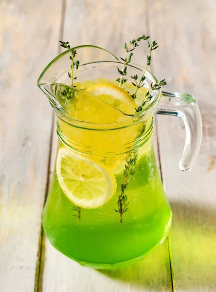 Limonada Verano Con Frutas Cerca —  Fotos de Stock