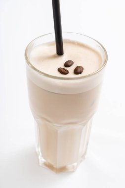 kahve bardağı taşıran damla ile buz, yakın çekim