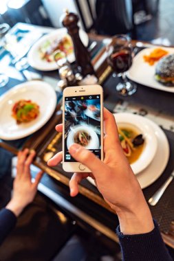 Gıda: çorba Mobil fotoğraf çekici kişi 