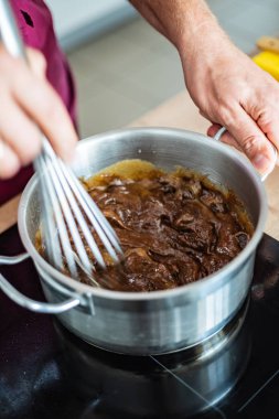 Şef, iş yerinde yakın çekim