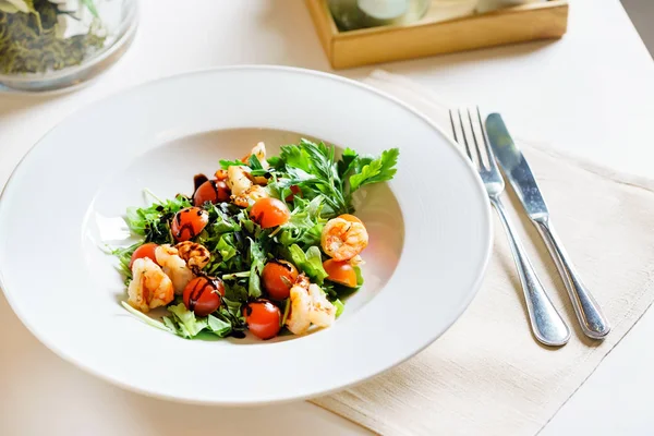 Salade Aux Crevettes Gros Plan — Photo