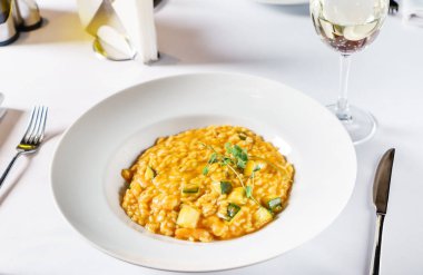 restoranda, kabak risotto yakın çekim