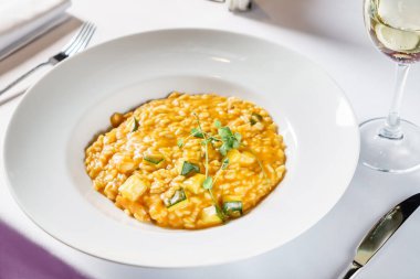 restoranda, kabak risotto yakın çekim