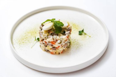 Rus salatası yumurta, yakın çekim