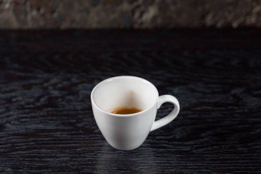 Bir fincan kahve, yakın çekim.