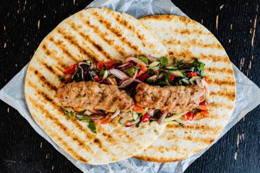 salata, ızgara Kebap yakın çekim