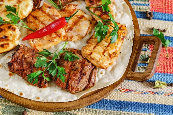 lezzetli ızgara et ve peynir