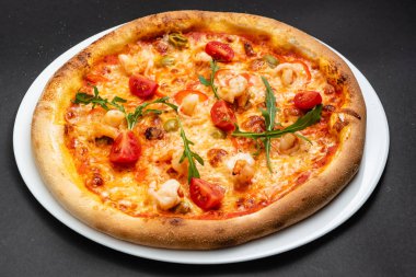 Taze İtalyan pizzası, yakın çekim.