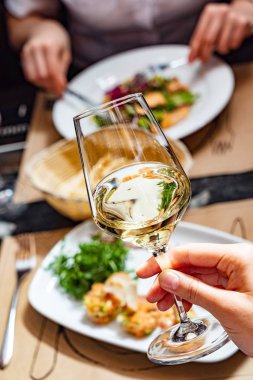 akşam yemeği restoranda, yakın çekim