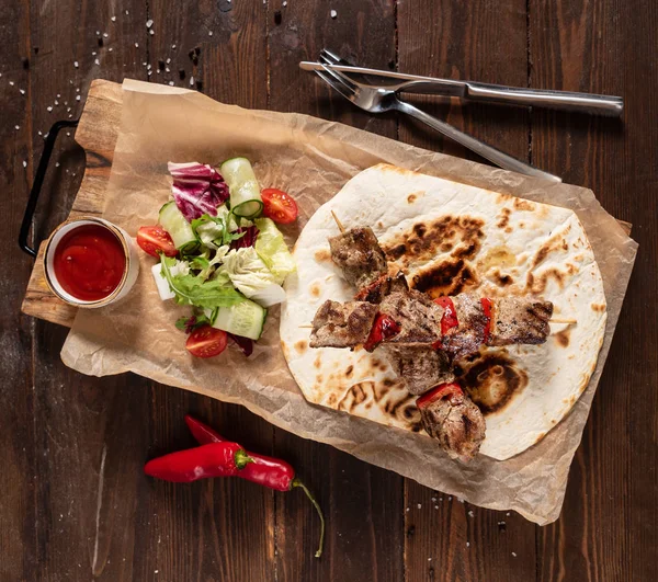 Carne Vaca Kebab Com Molho Close — Fotografia de Stock