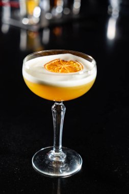 kokteyl barda, yakın çekim
