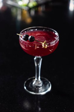 kokteyl barda, yakın çekim