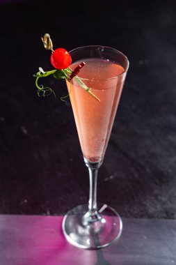 kokteyl barda, yakın çekim