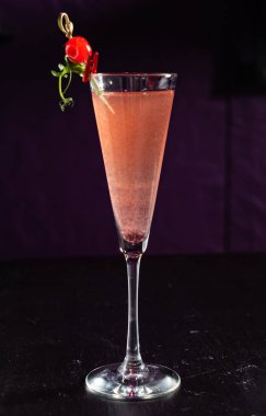 kokteyl barda, yakın çekim