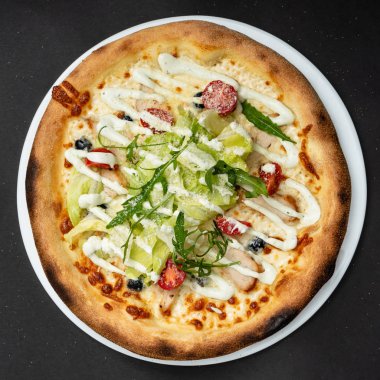 Taze İtalyan pizzası, yakın çekim.