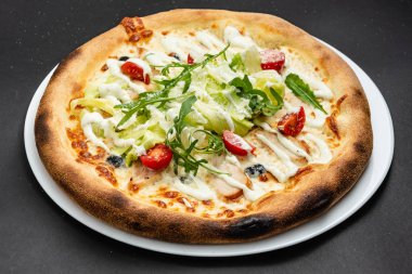 Taze İtalyan pizzası, yakın çekim.