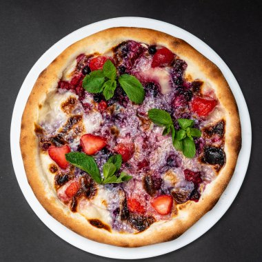 Taze İtalyan pizzası, yakın çekim.