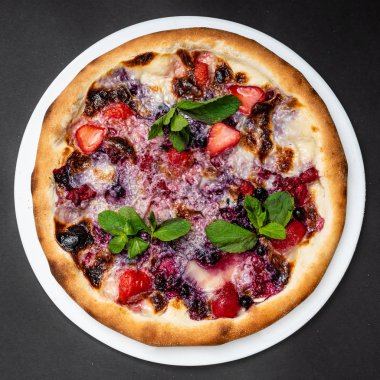 Taze İtalyan pizzası, yakın çekim.