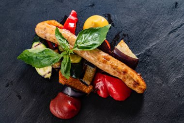 Sosisli makarna, yakın çekim