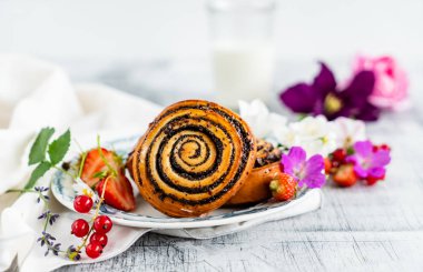 rulo tarçın fırından yeni çıkmış, yakın çekim