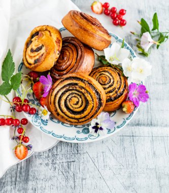 rulo tarçın fırından yeni çıkmış, yakın çekim