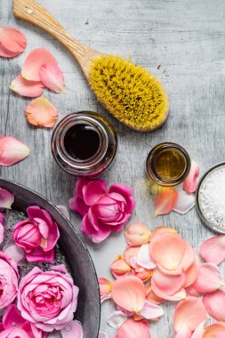 Kaplıca tedavisi çiçeklerle, yakın çekim