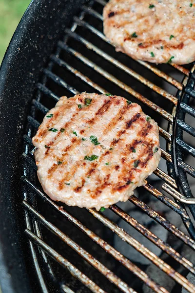 Burger Için Izgara Pirzola Yakın Çekim — Stok fotoğraf