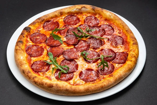 Pizza Italiana Fresca Perto — Fotografia de Stock