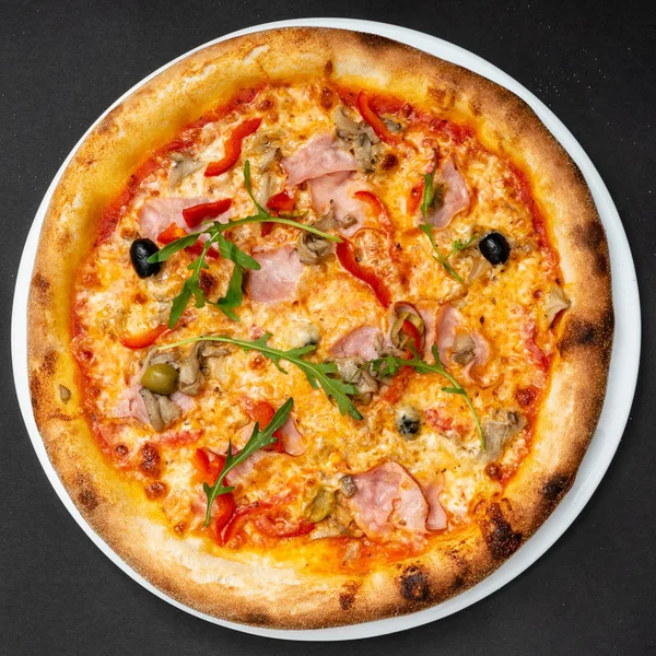 Färsk Italiensk Pizza Närbild — Stockfoto