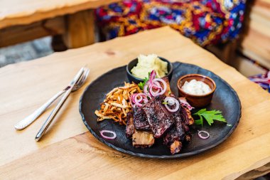 lahana ile ızgara kaburga yakın çekim