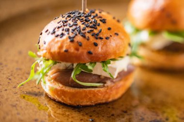 Burger duck ile yakın çekim