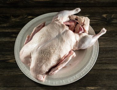 plaka üzerinde ham kaz yakın çekim