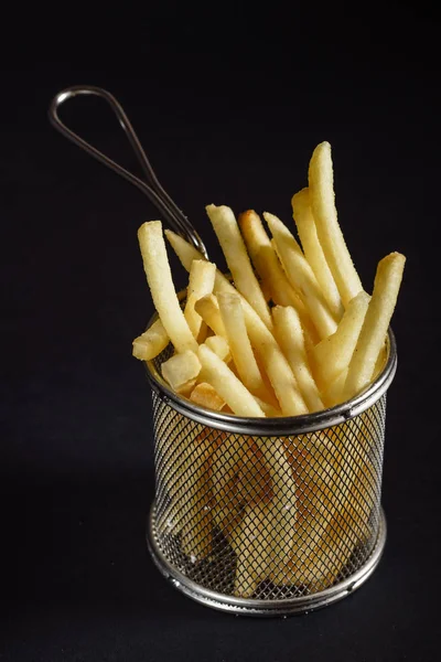 Batatas Fritas Fundo Preto Close — Fotografia de Stock