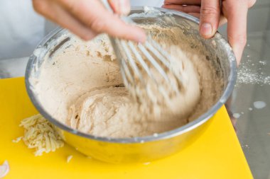 Şef gıda hazırlama iş başında