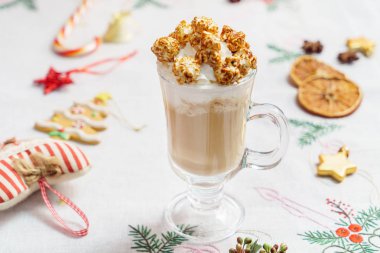 Sıcak çikolata marshmallow ile yakın çekim