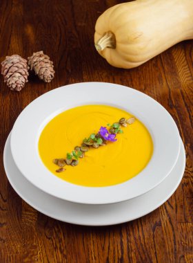 Balkabağı kremalı çorba, kapat.