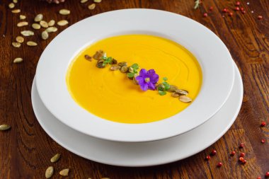 Balkabağı kremalı çorba, kapat.