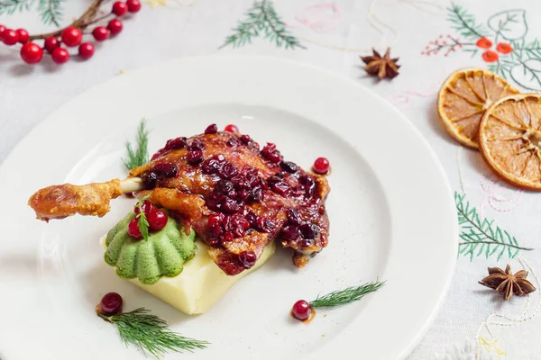 Cuisse Canard Rôtie Sauce Aux Canneberges — Photo