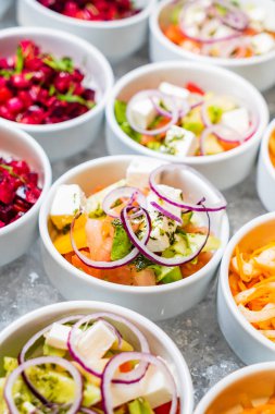 Tablo salata ile catering, yakın çekim