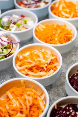 Tablo salata ile catering, yakın çekim