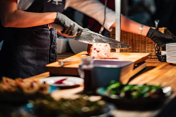 Manliga Chef Jobbet Närbild — Stockfoto