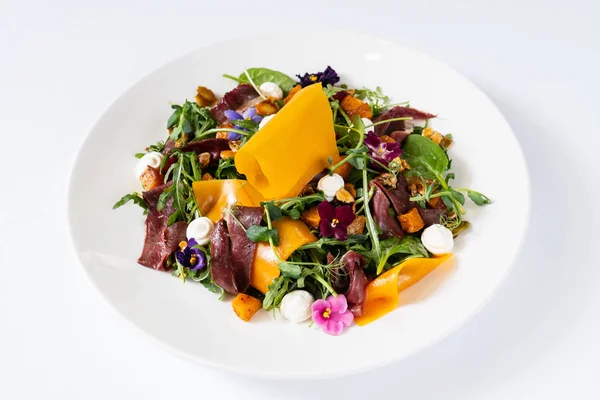 Heerlijke Salade Met Pompoen Close — Stockfoto