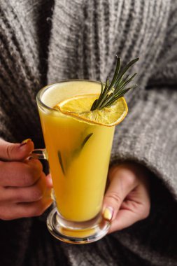 Biberiye, portakal çay kapatır