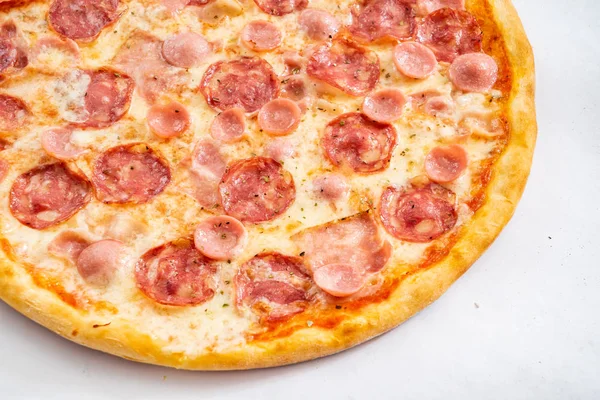 Pizza Com Salsicha Close — Fotografia de Stock