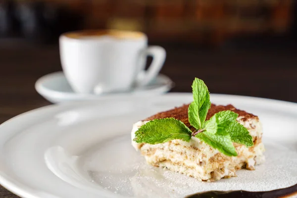 Gâteau Tiramisu Avec Café Gros Plan — Photo