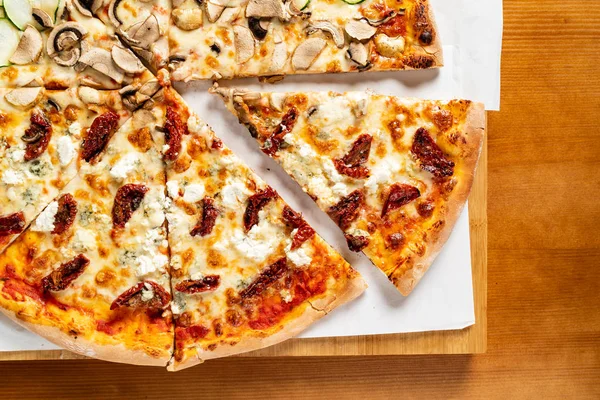 Tasty Pizza Table Close — Stock Photo, Image